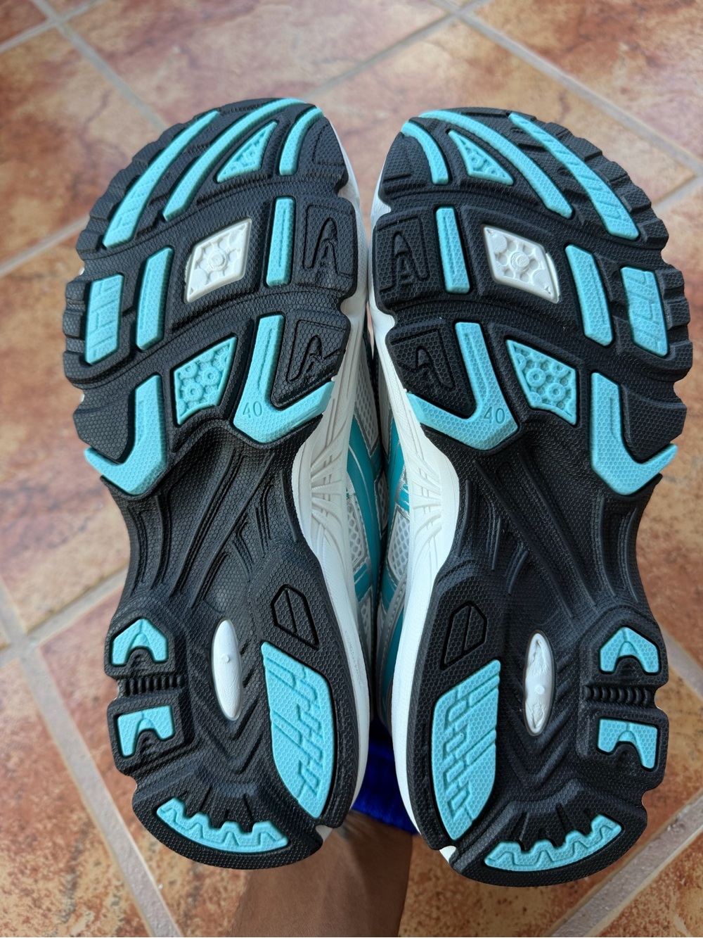 Size 7.5 Men’s And Women’s 9 - Asics Gel Kayano 14 White, Silver & Teal - Picture 6 of 7